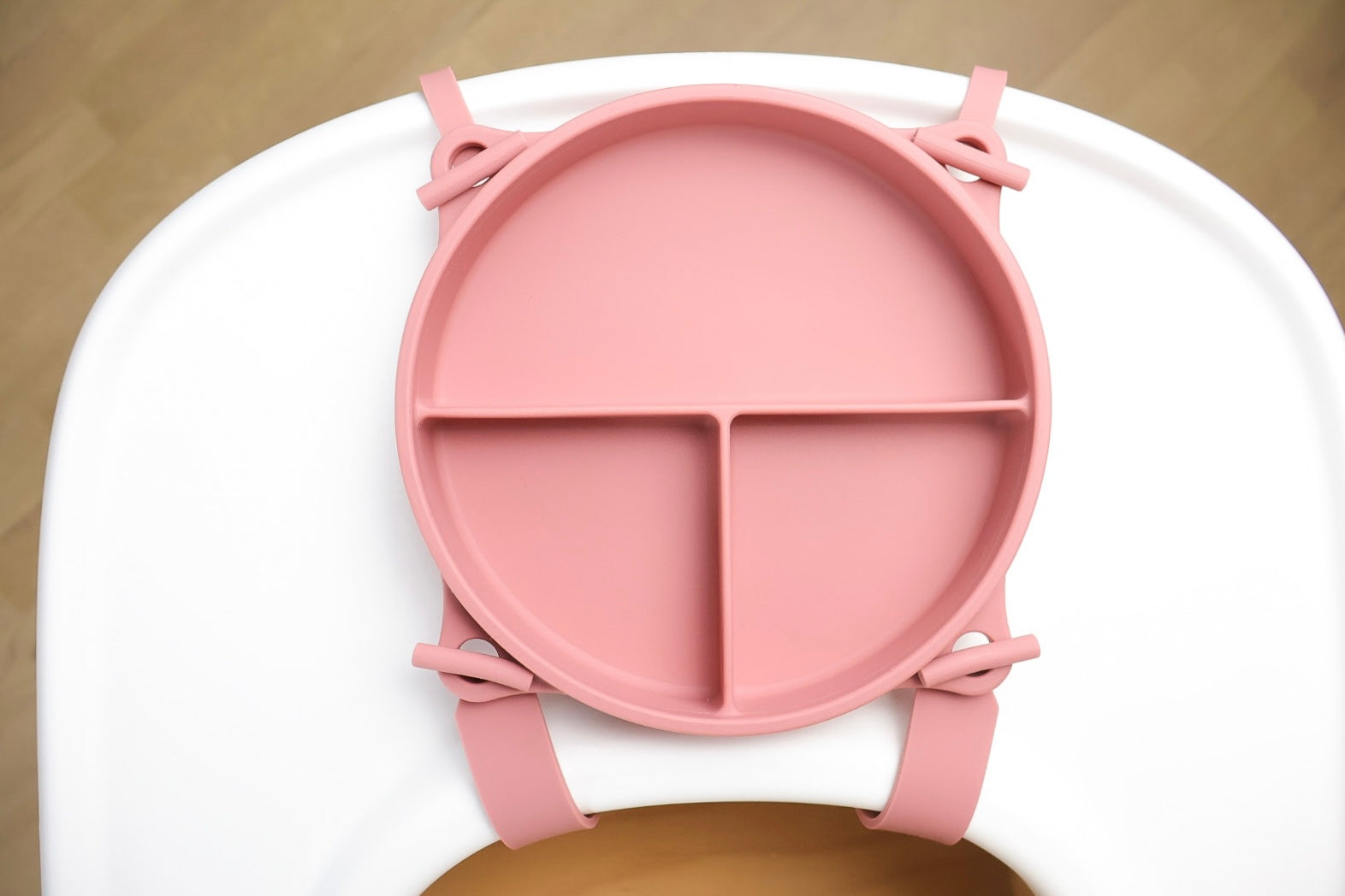 Barntallrik med sugpropp och spännband