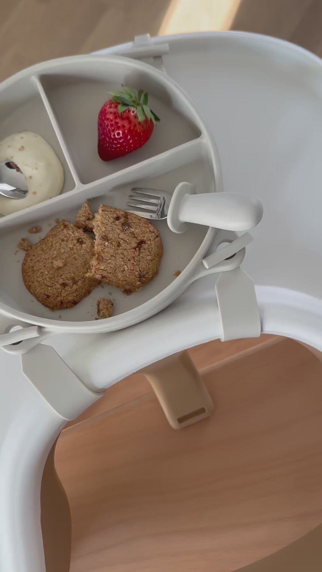 Barntallrik med sugpropp och spännband